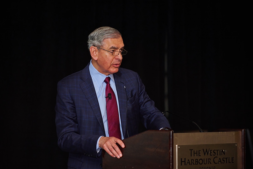 Jeffrey Mishkin, former Executive Vice President and Chief Legal Officer of the NBA, presenting “Professional Sport Strategies and Approaches.”